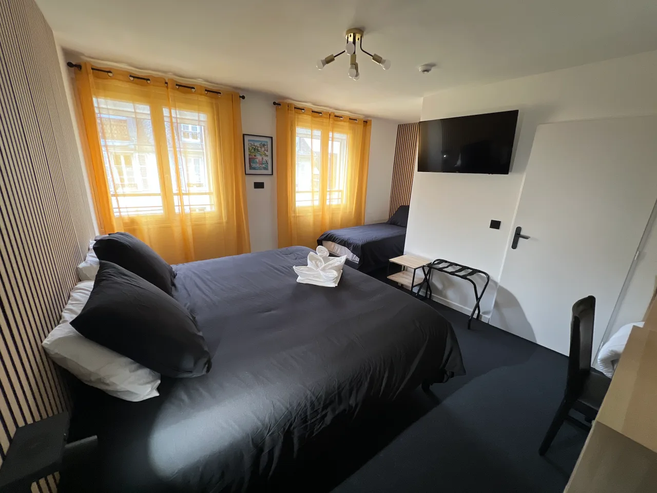 Chambre King Supérieure Triple avec un grand lit double et un lit simple complémentaire